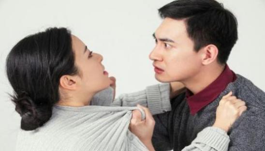 已婚女梦见和老公打架是什么意思